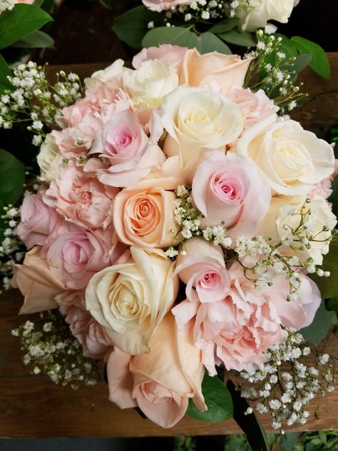 Rose And Peach Wedding, Cream Bridal Bouquet, Pink Floral Decor, Bridal Bouquet Peach, Baby Pink Wedding, Background Collage, Color Melon, Peach Wedding Flowers, Rose Petals Wedding