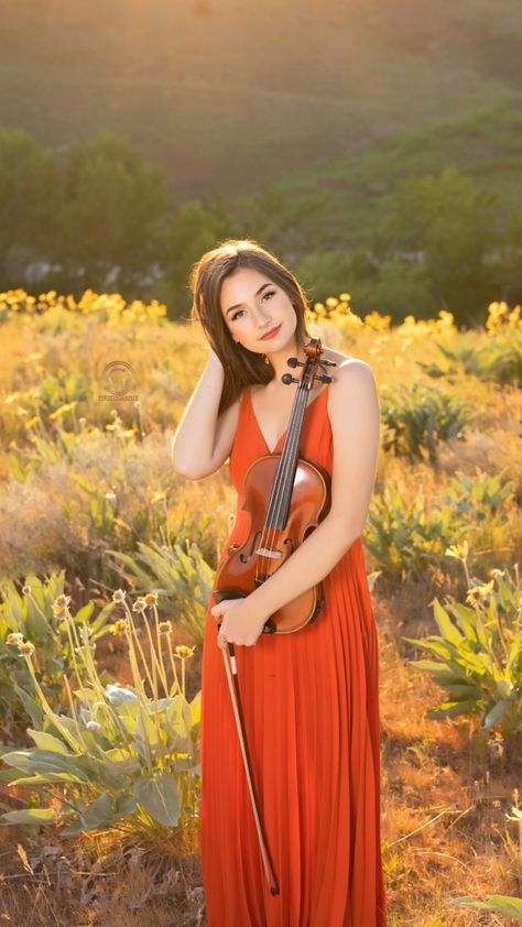 Violin Graduation Pictures, Pictures With Violin, Photography Poses With Violin, Senior Pics With Violin, Senior Picture Ideas Violin, Violin Senior Photos, Instrument Senior Pictures, Senior Photos With Violin, Violin Photography Photo Shoots