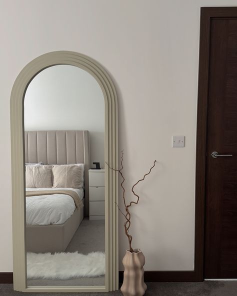 50 𝘴𝘩𝘢𝘥𝘦𝘴 𝘰𝘧 𝘣𝘦𝘪𝘨𝘦🤭 I appear to have a dominant shade of beige as you can see, so I’m tempted to attempt another DIY project to match the mirror to the rest of the room. What do you guys think? On another note, I’ve got one more day of work until I’m out of office for 2 weeks 😁😁 • Dressing room, dressing table, Ikea dressing table, perfume collection, dressing room inspo, dresser styling, neutral, vanity situation, minimal beauty, fragrance, aesthetic beauty, daily routine, Full length mi... Room Inspo Dresser, Neutral Vanity, Dressing Table Ikea, Vanity Ideas Bedroom, Fragrance Aesthetic, Office For 2, Room Dressing Table, Ikea Dressing, Ikea Dressing Table