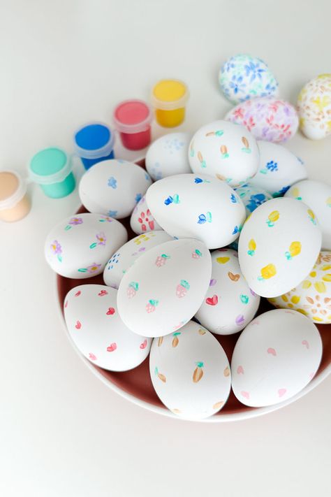 DIY Dainty Painted Easter Eggs – Easy Easter Dollar Store Craft! | Lynn Mumbing Mejia Eggs Painting Ideas, Easter Eggs Aesthetic, Easter Meal Recipes, Eggs Aesthetic, Easter Eggs Painting, Eggs Painting, Easter Crafts Ideas, Painted Easter Eggs, Easter Meal