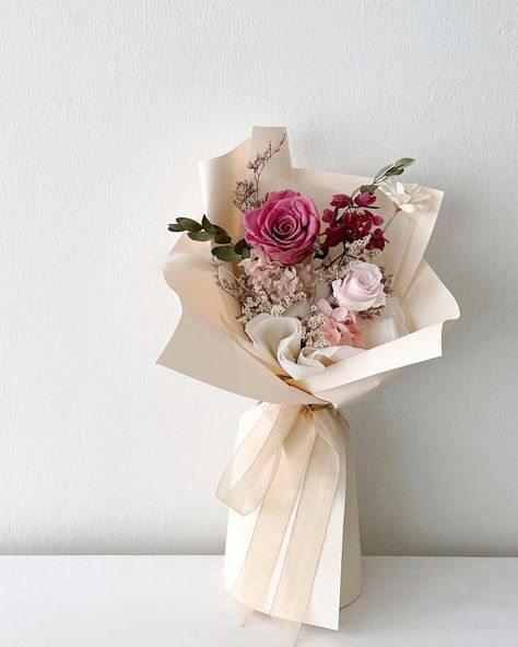 Grad Bouquet, Korean Bouquet, Preserved Flower Bouquet, Dried Flowers Crafts, Minimal Flower, Korean Flower, Diy Bouquet Wrap, Flowers Bouquet Gift, Master Room