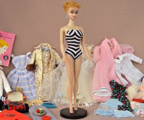 #1 1959 Vintage Barbie with stand & wardrobe Classic Barbie Doll Outfits, Vintage Barbie Clothes 1960s, Vintage Barbie Outfits, 1959 Barbie, Barbies For Sale, Barbie 1960, Girl Barbie, Two Ponytails, Vintage Barbies