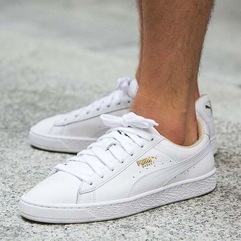 Puma Basket Classic, Best White Sneakers, Sneakers Outfit Men, Sneaker Outfits, Sneaker Trend, White Sneakers Men, Sneakers Street Style, All Nike Shoes, Stylish Men Casual