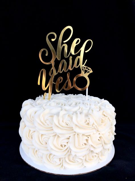 She said yes cake She Said Yes Cake Ideas, Proposal Cake Ideas, Engagement Cake Ideas One Layer, Proposal Cake, She Said Yes Cake, Proposal Cakes Ideas, Engagement Cake Designs, Engagement Roses, Engagement Party Cake