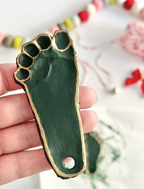 Salt Dough Mistletoes, Diy Footprint Ornament, Baby Ornament Craft, Homemade Mistletoe, Mistletoes Craft, Mistletoe Craft, Mistletoes Footprint Craft, Mistletoe Footprint, Mistletoe Ornament