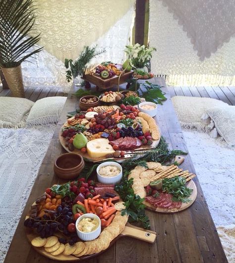 Get Together, Fingerfood Party, Bohemian Baby Shower, Cheese Party, Party Platters, Shower Food, Snacks Für Party, Food Display, Cheese Platters