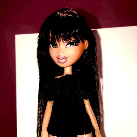 Bratz Doll With Black Hair, Barbie Dark Hair, Bratz Doll Black Hair, Brown Hair With Fringe, Finsta Pfp, Black Hair Fringe, Bratz Clothing, Barbie Makeover, Bratz Pfp