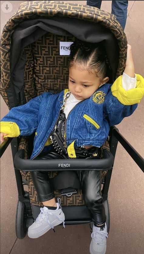 Kylie Jenner Takes Stormi Webster to Walt Disney World For Her Birthday Disney World Outfits For Kids, Strollers At Disney World, Stormi Webster, Look Kylie Jenner, Looks Kylie Jenner, Trip To Disney World, Estilo Kylie Jenner, Kylie Jenner Look, Disney World Outfits