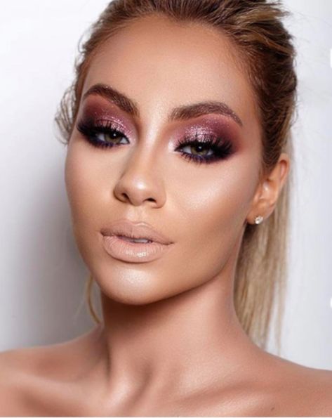 7 Fall Party Makeup Ideas That Are Worth Copying - Page 4 of 7 - VIVA GLAM MAGAZINE�™ Party Makeup Ideas, Vampy Makeup, Party Make-up, Party Makeup Looks, Fall Makeup Looks, Basic Makeup, Makijaż Smokey Eye, Glamorous Makeup, Make Up Looks