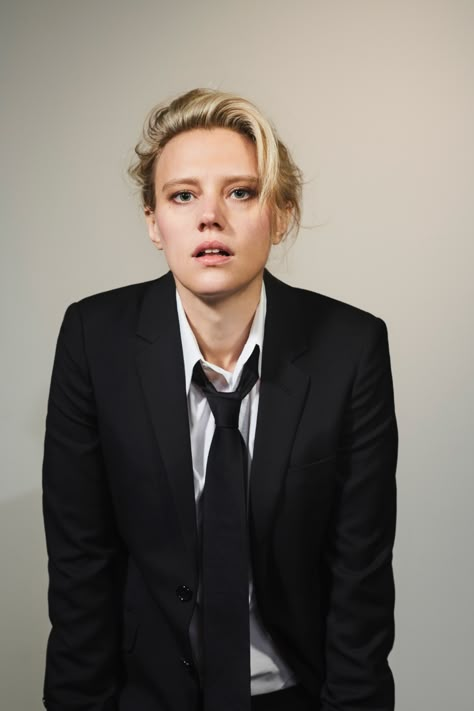 Kate Mckinnon Wallpaper, Jin Outfits, Kate Mckinnon Ghostbusters, Interview Magazine, Kate Mckinnon, Anthony Vaccarello, Gal Pal, Michael Kors Collection, Charlize Theron