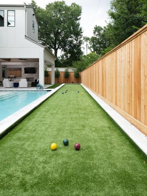 Family-Friendly Backyard With Turfed Bocce Ball Area Home Bocce Ball Court, Bacci Ball Court, Golf Course Homes Backyards, Mini Golf Backyard Ideas, Bocce Ball Court Backyard Diy, Backyard Soccer Field Ideas, Patio With Turf, Backyard Game Area, Cornhole Area In Backyard