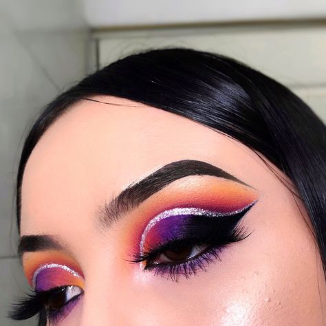 Double cut crease inspired by @makeupbyalinna 🧡💜🖤 Products use Full Cut Crease, Maquillaje Cut Crease, Crease Eye Makeup, Iridescent Eyeshadow, Gold Cut Crease, Powder Eyeliner, Cut Crease Eye Makeup, Prom Makeup Tutorial, Cut Crease Tutorial