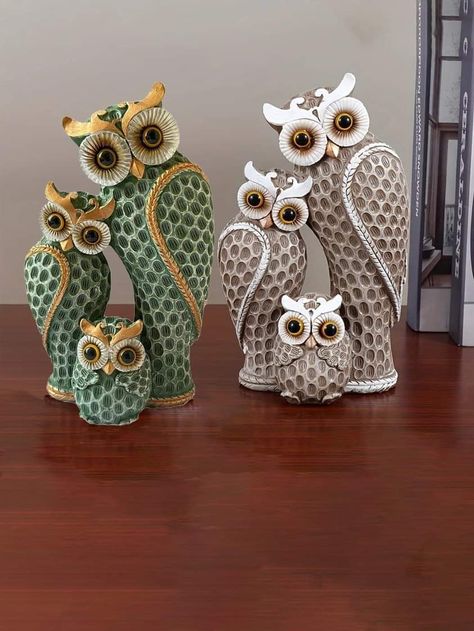 Living Room Bookshelf, Family Sculpture, Room Bookshelf, Tv Stand Decor, Bookshelves In Living Room, Sculptures Céramiques, Owl Family, Owl Decor, Decor Figurines