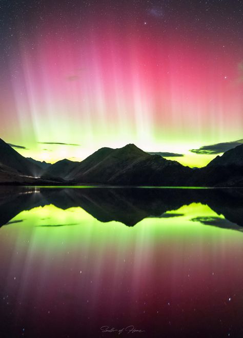 Southern Lights from Moke Lake Queenstown New Zealand. Taken 22/04/17. [OC] [3322  4611] @south_of_home Southern Lights New Zealand, Amun Ra, Earth Photo, Electric Universe, Polar Lights, Ocean Horizon, Earth Photos, Southern Lights, Queenstown New Zealand