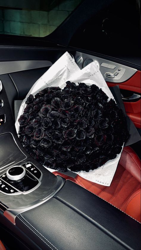 Surprise rose bouquet inside the car Flower In Car, Roses In Car, Roses Delivery, Rose Delivery, Inside The Car, Black Roses, Black Flower, In Car, Black Rose