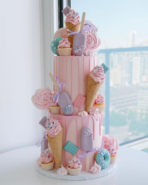 Andrea Ortiz on Instagram: “✨Pastel Candyland✨ . I was bedazzled when I finished this cake. I love it so so much! The combination of pastel colors it’s just.. ugh!…” Sundae Birthday Cake, Ice Cream Cake Decoration, 7th Birthday Cake Girl, Ice Cream Theme Birthday Cake, Ice Cream Theme Cake, Candy Theme Cake, Candyland Cake, Candy Theme Birthday Party, 7th Birthday Cakes