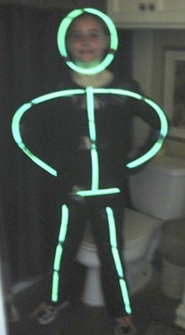 How to Make a Glow-in-the-Dark Stick Man Halloween Costume Stick Man Halloween Costume, Glowstick Costume, Stick Man Costume, Inexpensive Halloween Costumes, Man Halloween Costume, Stick Figure Costume, Glow Crafts, Diy Glow, Dark Halloween