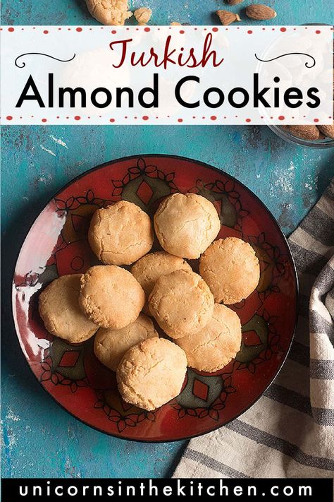 These Turkish almond cookies are made with only 3 ingredients! They are naturally gluten free and taste amazing. These cookies are chewy, easy to make and everyone loves them! Turkish Cookies, Cookies With Almond Flour, Amazing Easy Recipes, Gluten Free Almond Cookies, Biscuits Recipes, Almond Flour Cookies, Turkish Desserts, Make Cookies, Almond Cookies