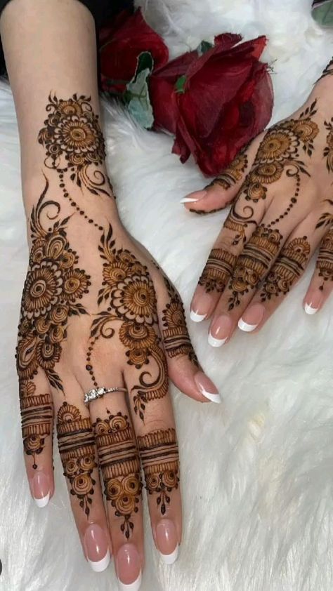 Nikkah Mehndi, Indian Henna Designs, Pretty Henna, Finger Henna Designs, Henna Ideas, Henna Tattoo Designs Hand, Henna Art Designs, Modern Henna Designs, Latest Henna Designs