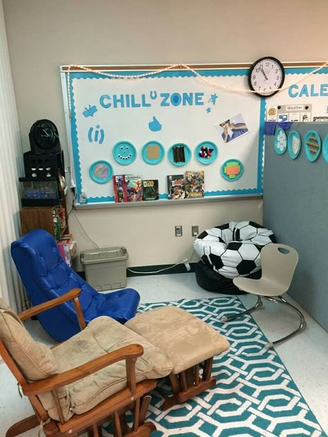 Chill zone / quiet zone for special ed Special Ed Sensory Room, Chill Out Zone Classroom, Chill Corner Classroom, Calm Down Corner Middle School, Chill Classroom Decor, Chill Zone Classroom Ideas, Classroom Quiet Corner, Classroom Chill Zone, Special Ed Classroom Decor