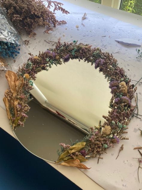 Dried Flower Mirror, Flower Mirror, Flowers Ideas, Dry Flower, Flower Diy, Dried Flower Bouquet, Dreamy Art, Jimin Jungkook, Dried Flower