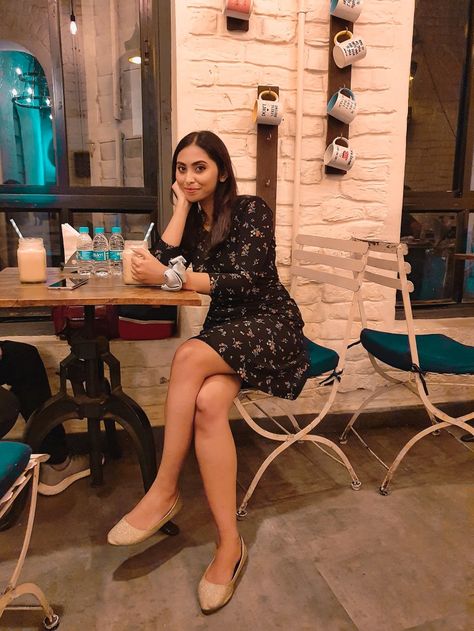 Cream coloured bricked aesthetic cafe visit in a black Floral outfit to go with the cafe vibe Cafe Outfit Ideas, Cafe Pose Ideas, Short One Piece Dress, Cafe Poses, Cafe Outfit, Aesthetic Cafe, One Piece Photos, Black Knee Length Dress, Short One Piece