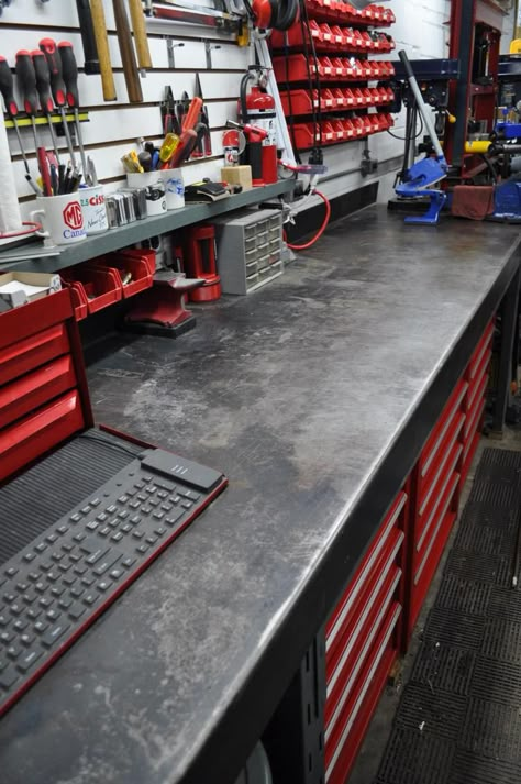 Metal Workbench Counter Metal Shop Work Bench, Mechanic Work Bench, Mechanic Workshop Ideas, Metal Workshop Ideas, Car Workshop Ideas, Counter Garage, Garage Interior Ideas, Metal Workbench, Metal Work Bench