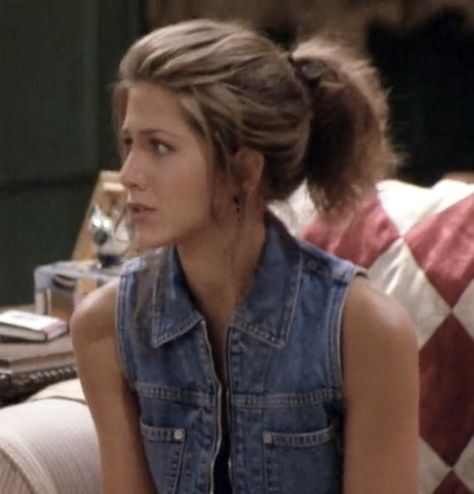 Rachel Green Season 1, Friends Season 1, Rachel Friends, Jennifer Aniston Hot, Celeb Fashion, Friends Season, Rachel Green, Episode 3, Jennifer Aniston