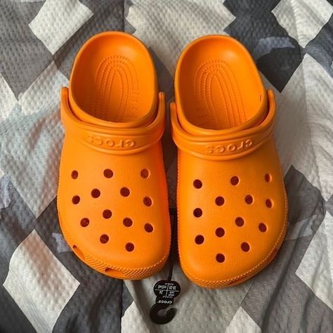 Orange Crocs Outfit, Crocs Colors, Mha Bakugo, Orange Crocs, Crocs Aesthetic, Crocs Collection, Yellow Crocs, Crocs Ideas, Crocs Outfit