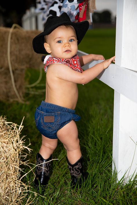 1st Rodeo Birthday Pictures, How The West Was One Photoshoot, My First Rodeo Birthday Pictures, Farm 1st Birthday Photoshoot, 1st Rodeo Birthday Theme, One Year Old Western Photoshoot, First Birthday Cowboy Pictures, 1st Rodeo Birthday Photoshoot, First Rodeo Birthday Pictures