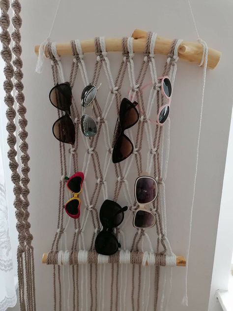 Macrame Sunglasses Holder, Macrame Sunglass Holder, Diy Jewelry Display, Macrame Wall Hanging Diy, Diy Crafts For Adults, Diy Plant Hanger, Macrame Hanger, Diy Holder, Macrame Patterns Tutorials