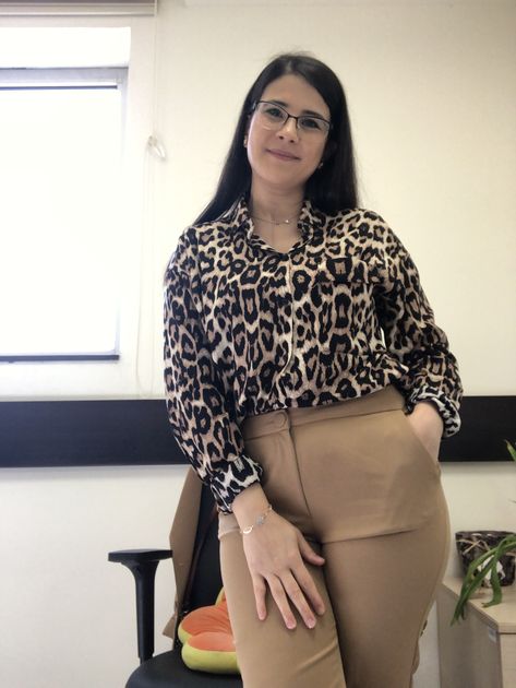 Tiger Print Top Design, Tiger Print Shirt Women Outfit, Tiger Blouse Outfit, Tiger Shirt Outfit, Print Blouse Outfit, Satin Shirts For Women, Printed Top Outfit, Printed Shirt Outfit, Print Shirts Women