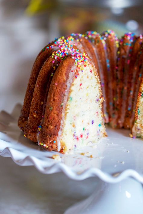 Birthday Pound Cake, Pound Bread, Buttermilk Pound Cake, Pound Cake Recipe, Pound Cakes, Recipe Simple, Bundt Cakes, Quick Bread Recipes, Cool Birthday Cakes