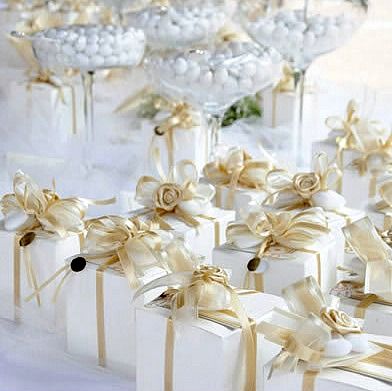 Italian Wedding Traditions | ITALY Magazine Italian Wedding Bomboniere, Italian Wedding Favors Jordan Almonds, Italian Wedding Favours, Italian Wedding Favors For Guests, Wedding Favors Italian, Italian Favors, Almond Treats, Almond Wedding Favours, Italian Wedding Traditions