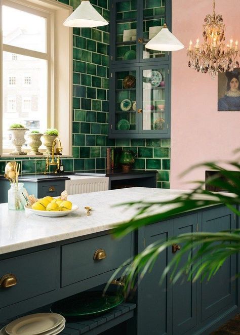 green and pink kitchen interior with wall-to-wall emerald kitchen tiles Green Tile Backsplash, Classic English Kitchen, Maximalist Kitchen, Pink Cabinets, Green Kitchen Designs, Green Kitchen Decor, Green Tiles, Bold Kitchen, Devol Kitchens