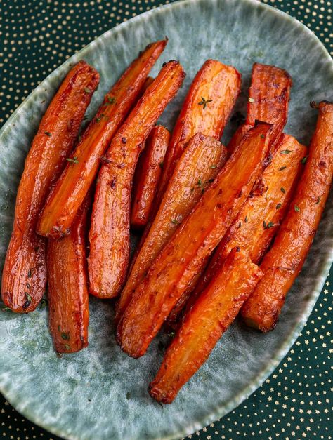 Maple Mustard Glazed Carrots - Mustard Carrots, Roast Dinner Side Dishes, Glazed Roasted Carrots, Roast Dinner Sides, Maple Roasted Carrots, Maple Glazed Carrots, Glazed Carrots Recipe, Christmas Roast, Christmas Dinner Plates