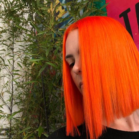 Attitude orange by @chelsea3991 ☄️ Neon Orange Hair, Bright Orange Hair, Hair Color Orange, Neon Hair, Hair Extensions Best, Short Hair Color, Human Hair Lace Wigs, Hair Dye Colors, Orange Hair