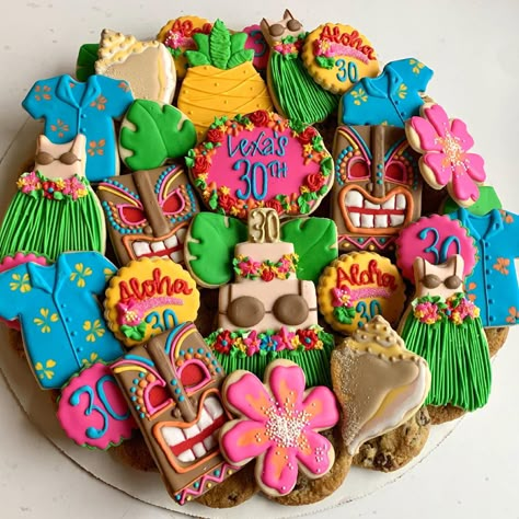 Tiki Cupcakes Hawaiian Luau, Hawaii Theme Cookies, Hawaii Cookies Decorated, Tiki Cookies Decorated, Luau Birthday Cookies, Aloha Cookies Decorated, Hawaiian Birthday Cookies, Tropical Birthday Cookies, Luau 30th Birthday Party