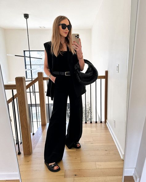 Trouser Pants Outfits, How To Style A Vest, Black Vest Outfit, Vest Outfits For Women, Black Wide Leg Trousers, Normal Clothes, Fashion Jackson, Long Vests, Uniform Fashion