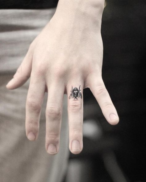 Small bee tattoo on the ring finger by Alex Bee Tattoo Finger, Wasp Tattoo, Small Bee Tattoo, Honey Bee Tattoo, Tattoo Finger, Ring Finger Tattoos, Finger Tattoo Designs, Ring Tattoos, Finger Tattoo