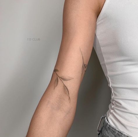 Blatt Tattoos, Branch Tattoo, Mommy Tattoos, Elbow Tattoos, Chest Tattoos For Women, Tattoo Bracelet, Time Tattoos, Mom Tattoos, Little Tattoos