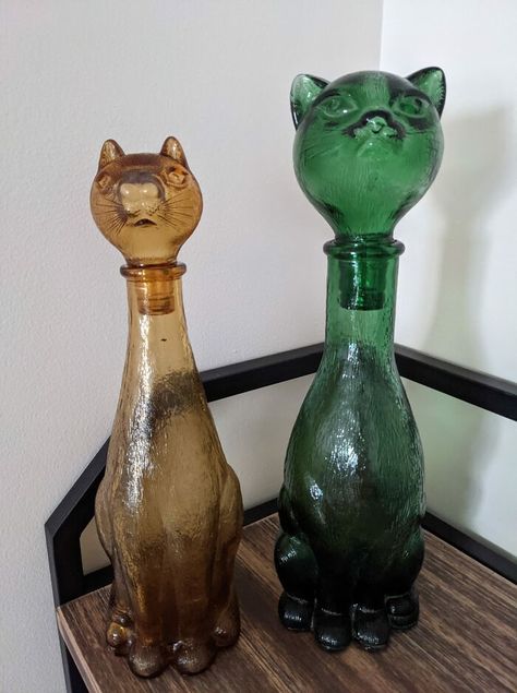 I Kept Only A Few Things From My Late Parent's Estate, One Being The Amber Glass Cat Decanter Casa Vintage, Dream Room Inspiration, Flea Markets, Thrift Stores, Dream Decor, Garage Sales, Dream House Decor, Cool Stuff, Bits And Bobs