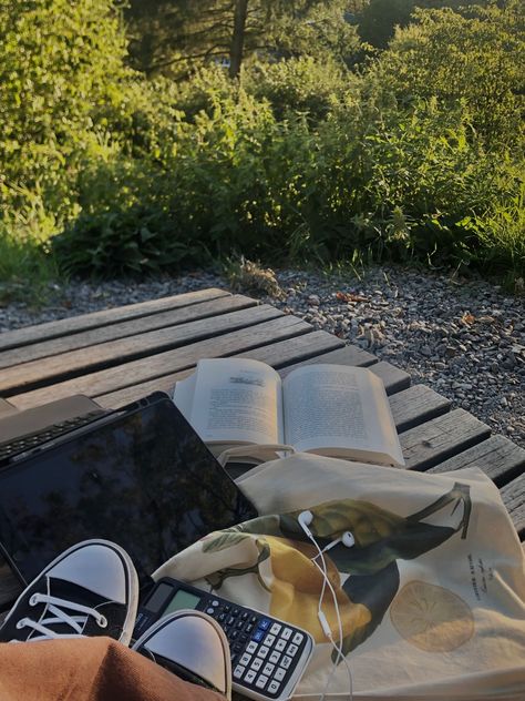 Park Study Aesthetic, Park Reading Aesthetic, Reading In A Park Aesthetic, Reading Park, Park Reading, Woods Aesthetic, Aesthetic Park, College Vision Board, Reading Aesthetic