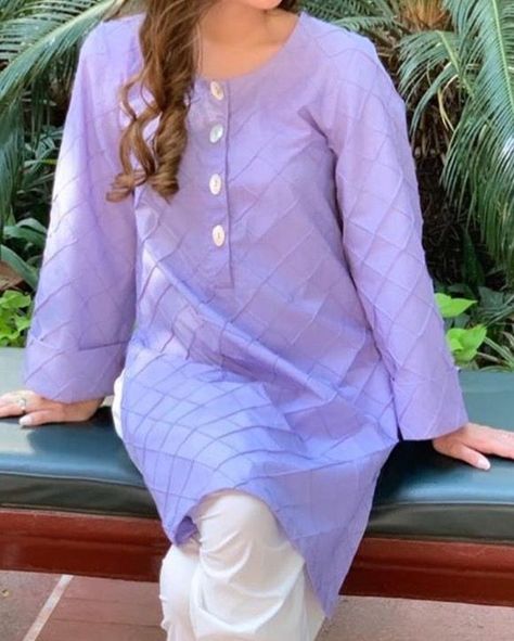 Plane Dress Design, Style Outfits Summer, Summer Vibes Aesthetic, Aesthetic Summer Outfits, Lawn Dresses, Designer Aesthetic, Trendy Shirt Designs, Pakistani Fashion Casual, Kurti Neck