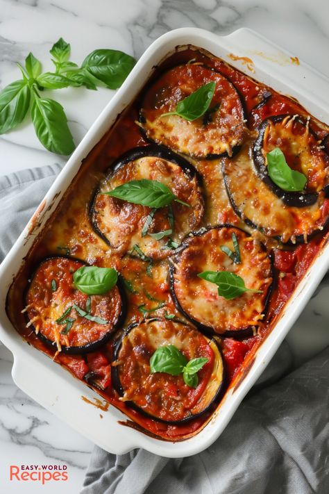 Eggplant Parmigiana, also known as "Melanzane alla Parmigiana," is a classic Italian dish that layers eggplant with tomato sauce, basil, and cheese. Sourdough Toppings, Italian Eggplant Recipes, Eggplant Parmigiana Recipe, Italian Eggplant, Parmigiana Recipe, Italian Main Dishes, Eggplant Parmigiana, Eggplant Recipes Parmesan, Broccoli Salad Bacon