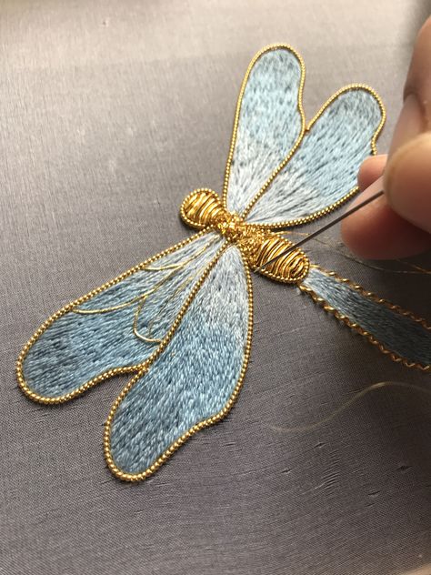 Dragonfly Embroidery, Gold Work Embroidery, Metallic Embroidery, Tambour Embroidery, Chain Stitch Embroidery, Diy Embroidery Patterns, Basic Embroidery Stitches, Bead Embroidery Patterns, Hand Embroidery Projects