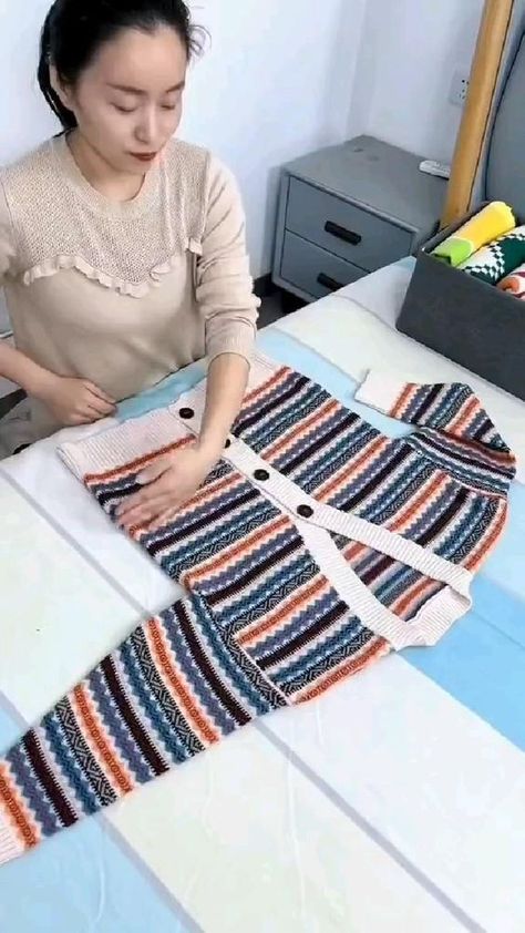 Easy Diy Clothes, Diy Clothes Hacks, Packing Hacks Clothes, Shirt Folding, Packing Clothes, Clothes Organization Diy, Diy Clothes Life Hacks, Folding Clothes, Pattern Steps