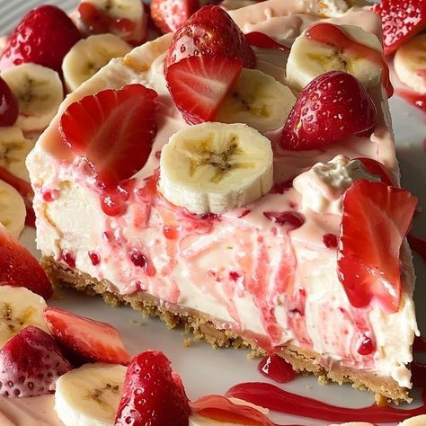 Strawberry Banana Cheesecake Pudding Recipes, Strawberry Banana Pudding Cheesecake, Banana Strawberry Cheesecake, Strawberry Cheesecake Banana Pudding, Strawberry Banana Dessert Recipes, Strawberry Cheesecake Recipes, Strawberry Cheesecake Pudding, Banana Cheesecake Recipe, Delicious Cookies Homemade