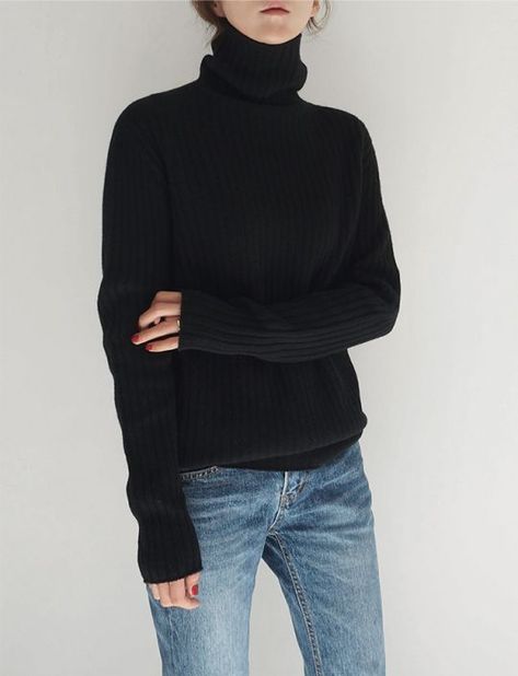 Friday Favorites - Turtlenecks - Maison de Cinq Minimalist Moda, Turtleneck Outfit, Friday Favorites, Minimalist Women, Boyfriend Jean, Mode Casual, School Looks, Black Turtleneck, Mode Inspo