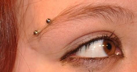 Horizontal Eyebrow Piercing Jewelry, Eyebrow Piercing Horizontal, Horizontal Eyebrow Piercing, Eyebrow Ring Piercing, Piercing Arcade, Eyebrow Piercings, Mouth Piercings, Bridge Piercing, Face Piercings